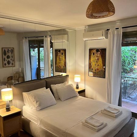 Quiet Apartment With Garden View In Kolonaki Atenas Exterior foto