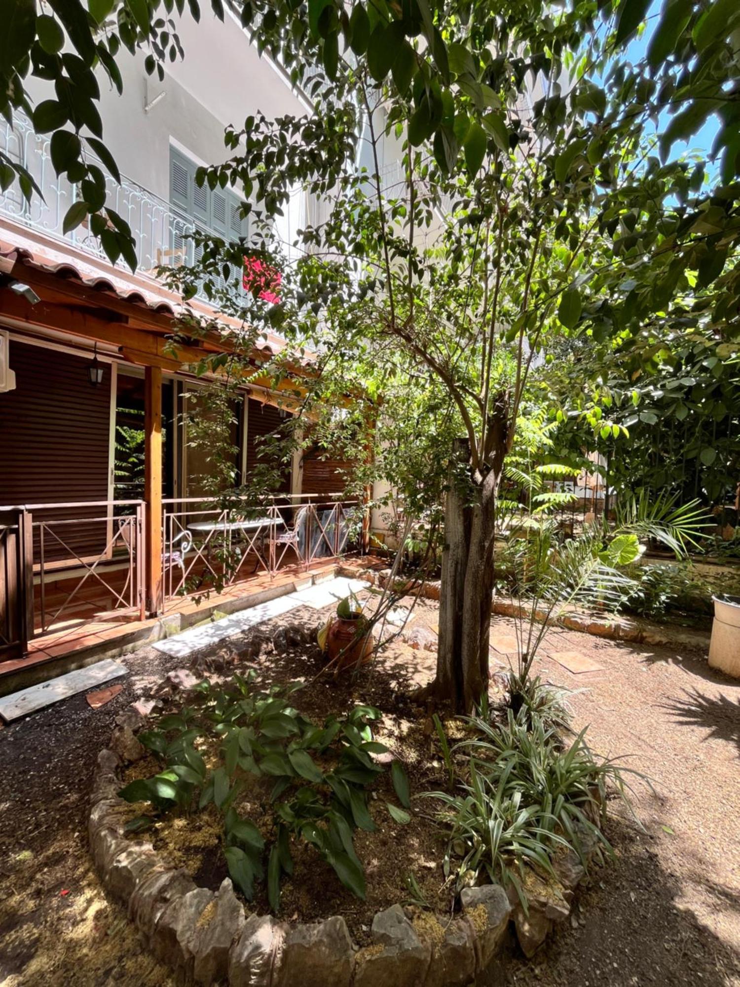 Quiet Apartment With Garden View In Kolonaki Atenas Exterior foto