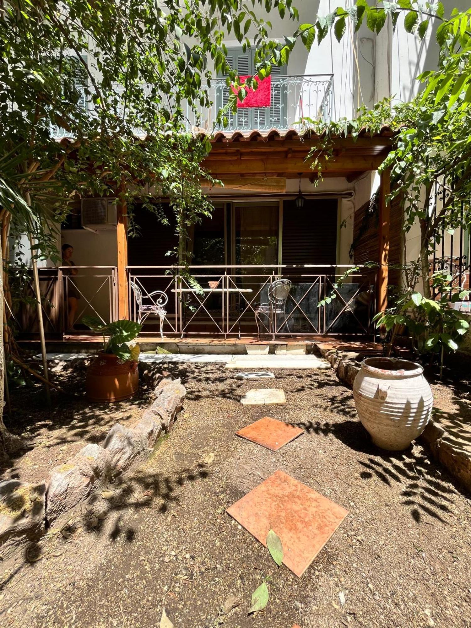 Quiet Apartment With Garden View In Kolonaki Atenas Exterior foto